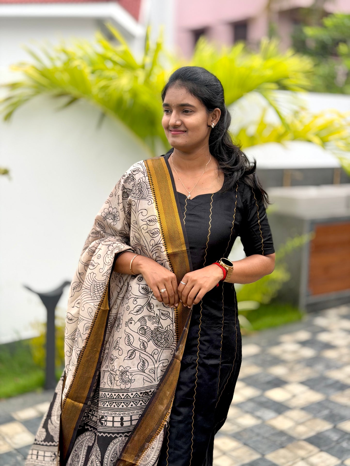 Megha🖤✨