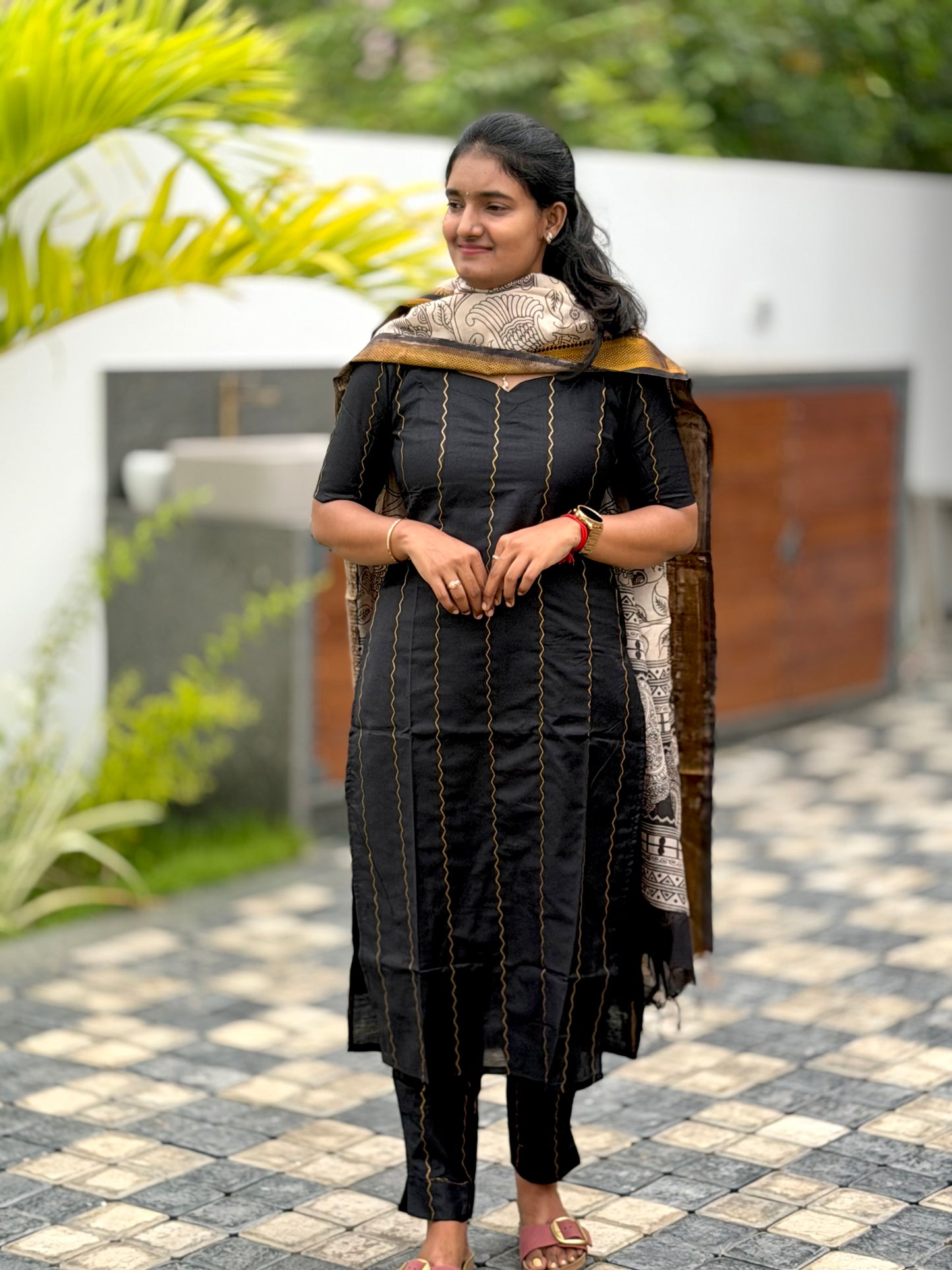 Megha🖤✨
